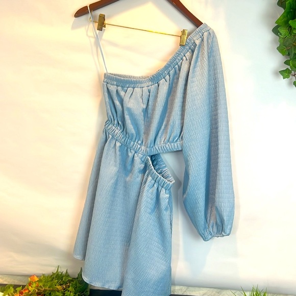 NWT Acoa Cold Shoulder Mini Dress with waist cut out - Picture 4 of 8